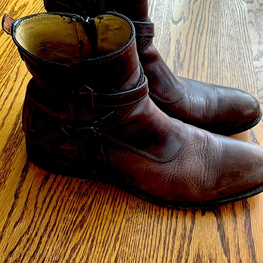 Mens Frye boot 11D great condition.
